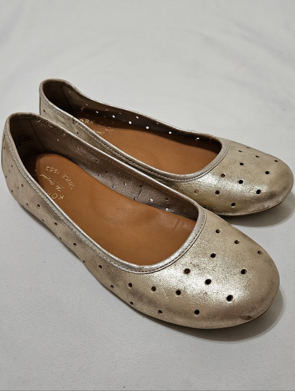 Kork-Ease Women’s Gold Leather Ballet Flats Perforated Slip On US 8 / 39 EU